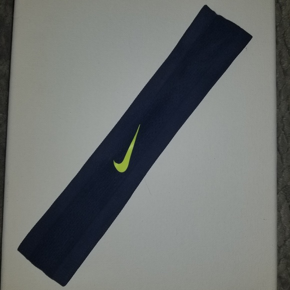 SOLD Nike Headbands - Picture 3 of 4